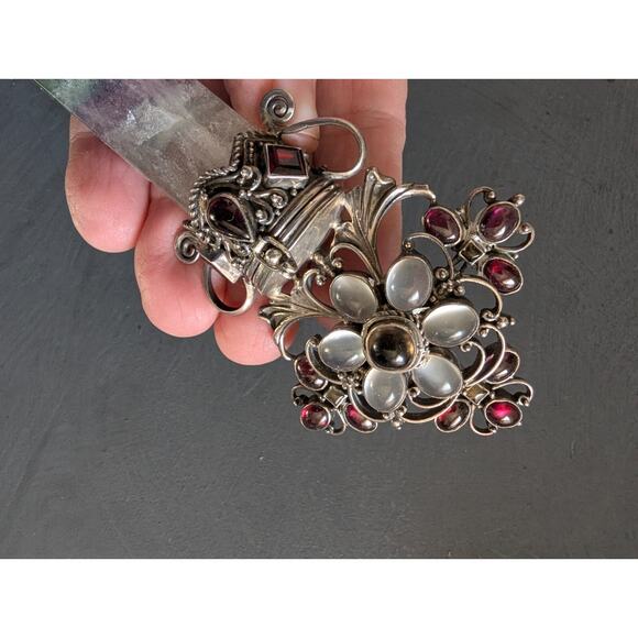 Vintage Florite Point Box Pendant with Ornate Floral Focal Signed - Picture 9 of 16